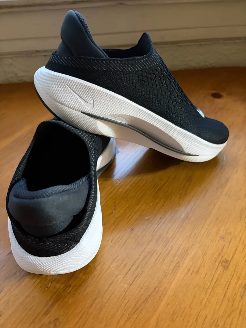 Nike Reyna EasyOn Slip On Trainers Black White Women